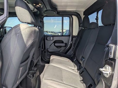 Used 2023 Jeep Gladiator Willys image 11