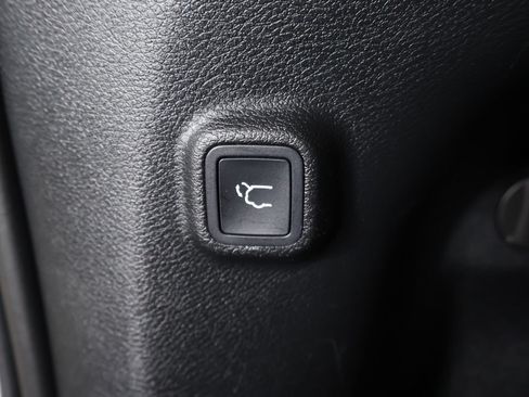 Used 2019 Jeep Cherokee Limited AWD/4WD image 19