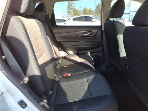Used 2017 Nissan Rogue SV image 6