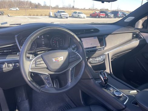 Certified 2023 Cadillac XT5 Sportv w/ Technology Package image 10