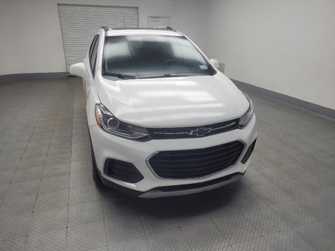 Used 2020 Chevrolet Trax LT w/ Sun & Sound Package FWD image 14