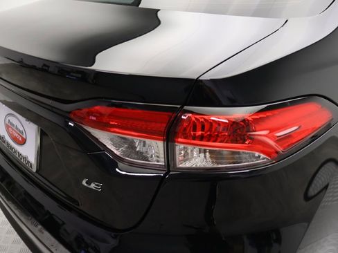 Certified 2025 Toyota Corolla LE FWD image 9