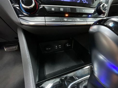 Used 2018 Hyundai Ioniq Blue FWD image 17