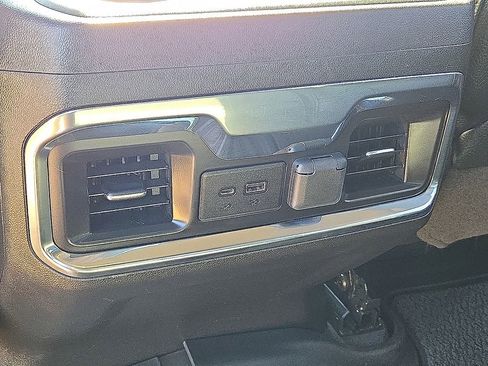 Used 2022 GMC Sierra 2500 Denali w/ Denali Black Diamond Edition image 15