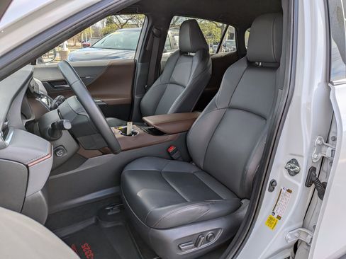 Certified 2024 Toyota Venza XLE AWD/4WD image 14