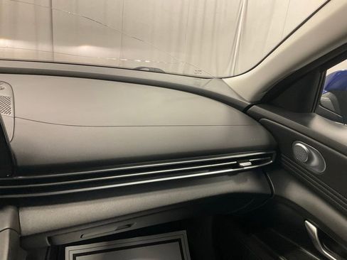 Used 2023 Hyundai Elantra SEL w/ Convenience Package image 25