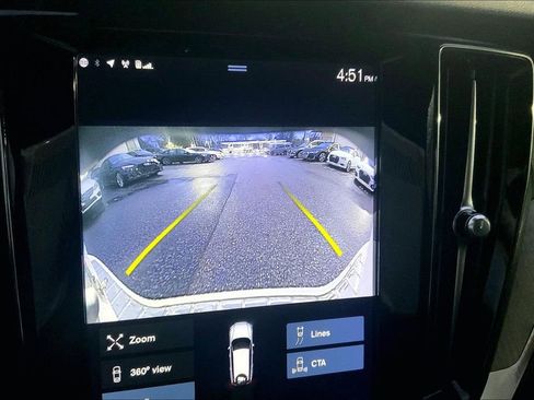 Used 2022 Volvo V60 T5 Cross Country image 29