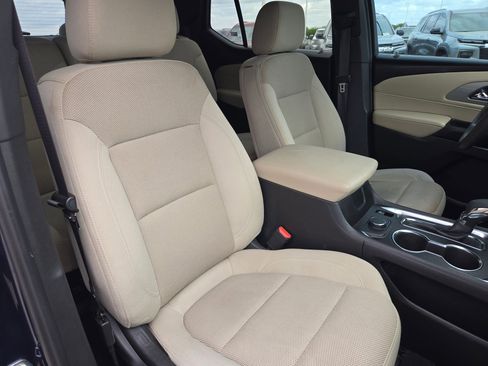 Used 2022 Chevrolet Traverse LS image 26