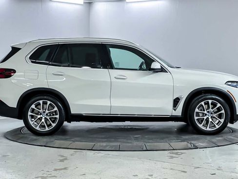 Used 2024 BMW X5 xDrive50e image 8