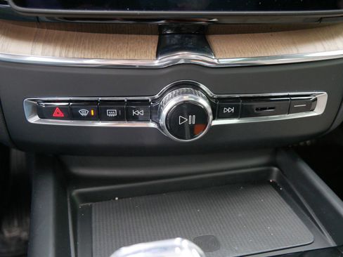 Used 2026 Volvo XC60 B5 Plus w/ Climate Package image 20