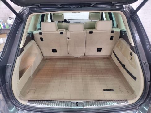 Used 2012 Volkswagen Touareg TDI image 17