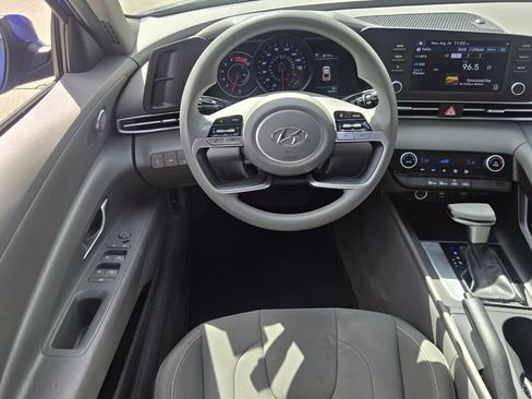 Used 2023 Hyundai Elantra SEL FWD image 12
