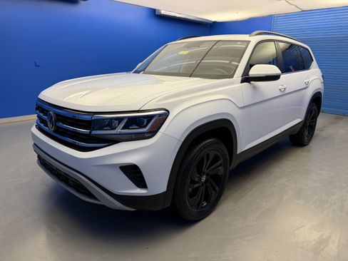 Used 2023 Volkswagen Atlas SE w/ Panoramic Sunroof Package AWD/4WD image 4