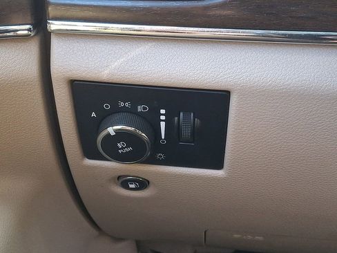 Used 2017 Jeep Grand Cherokee Limited image 25