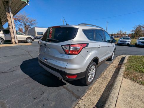 Used 2018 Ford Escape SE w/ Ford Safe & Smart Package image 7