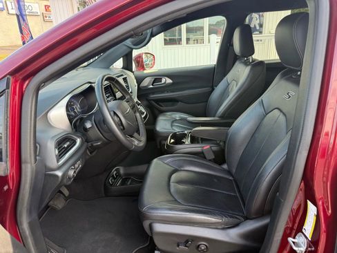 Used 2018 Chrysler Pacifica Touring-L w/ Premium Audio Group image 14