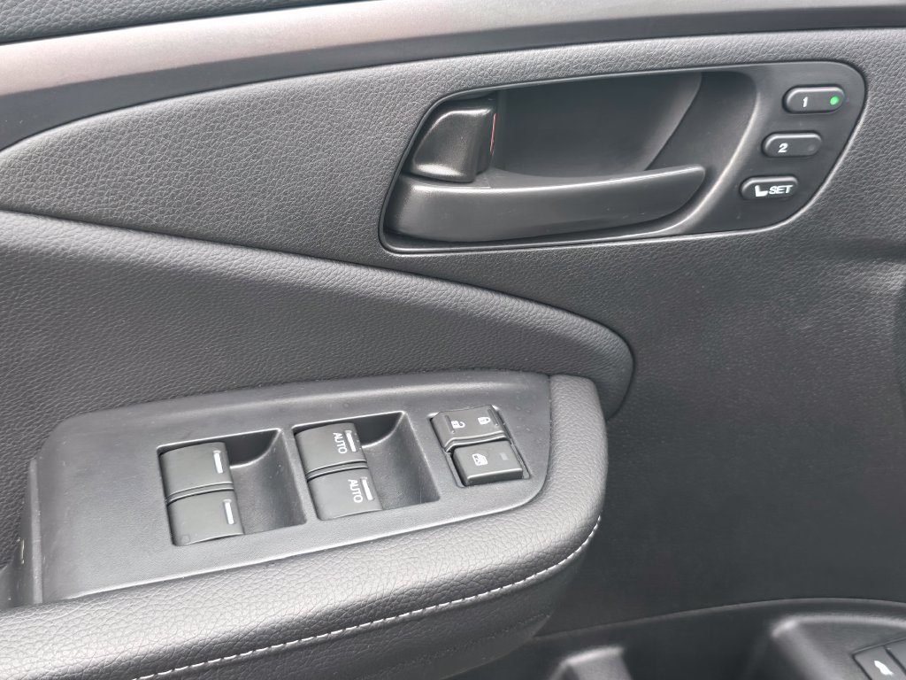 Used 2025 Honda Passport EX-L image 25