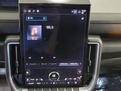 Used 2025 GMC Yukon XL Denali AWD/4WD image 7