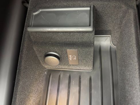 Used 2022 BMW 750i xDrive w/ Executive Package image 38