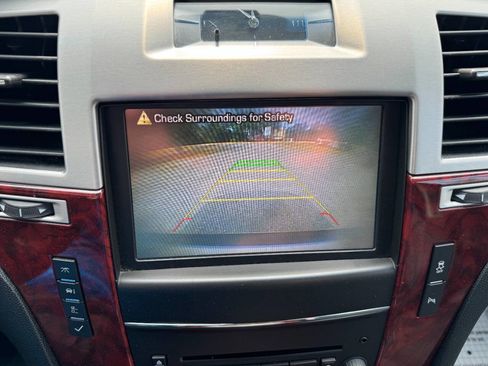 Used 2012 Cadillac Escalade Luxury image 21
