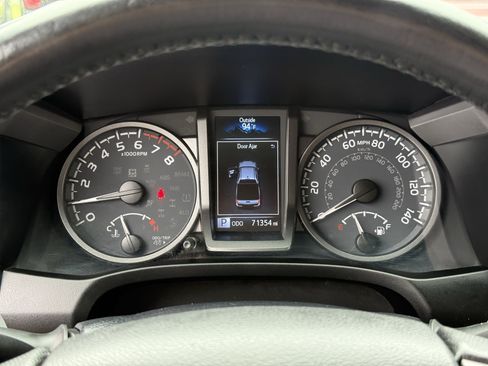 Used 2021 Toyota Tacoma TRD Sport w/ Technology Package AWD/4WD image 18