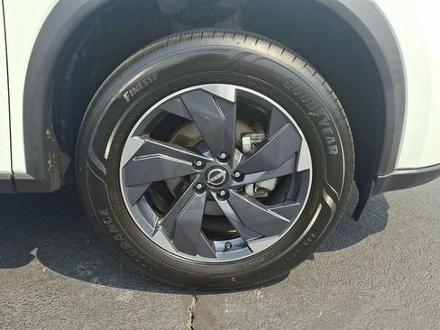 Used 2024 Nissan Rogue SV AWD/4WD image 8