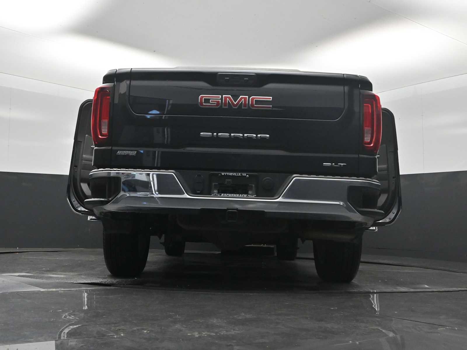 Used 2025 GMC Sierra 1500 SLT AWD/4WD image 30