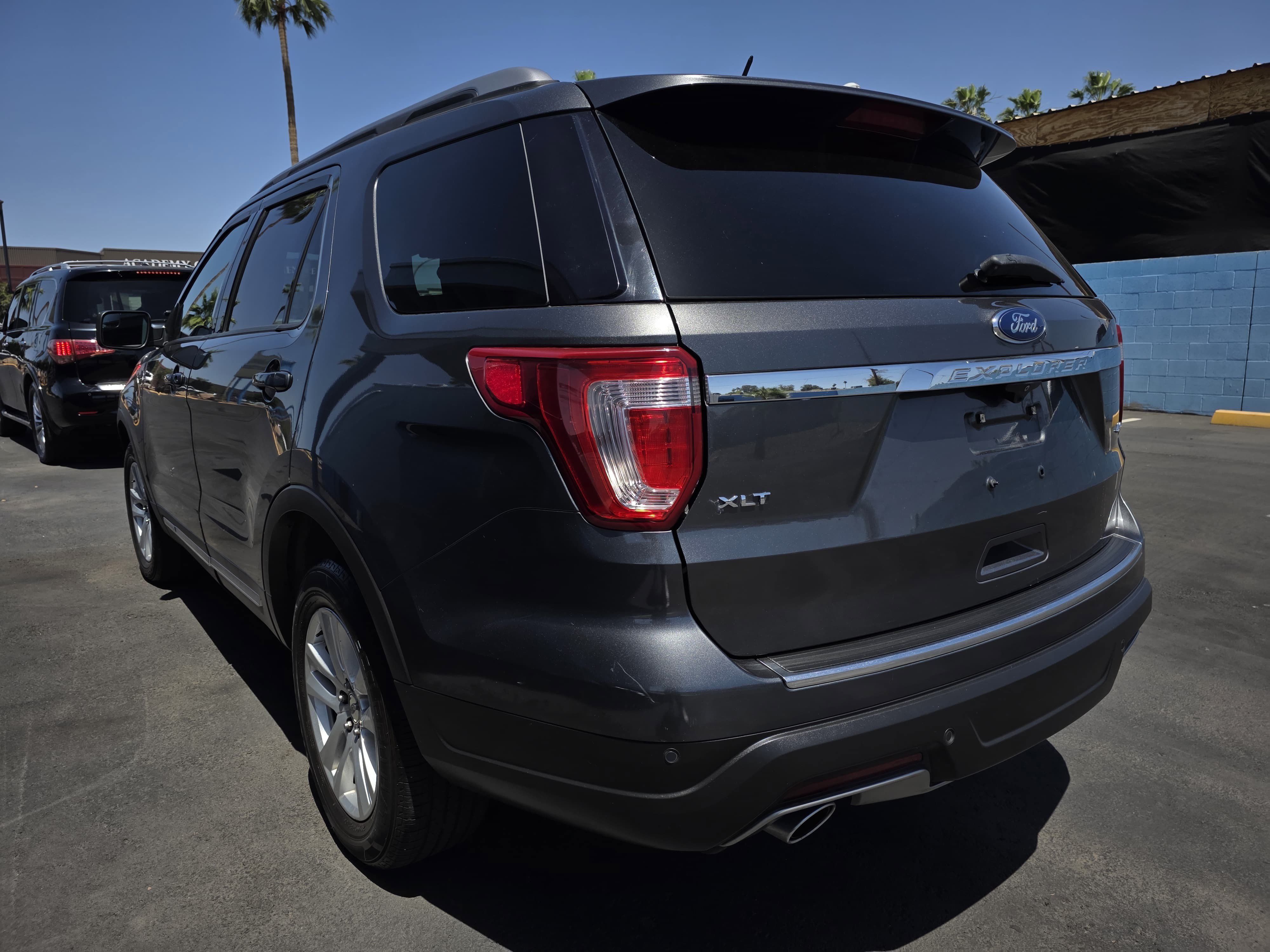 Used 2018 Ford Explorer XLT w/ Equipment Group 201A AWD/4WD image 5