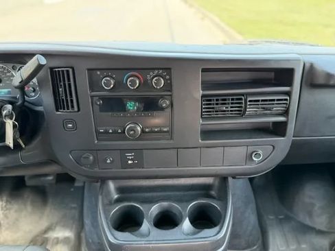 Used 2012 Chevrolet Express 2500 Extended RWD image 12