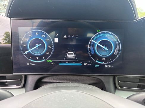 Used 2025 Hyundai Elantra Limited FWD image 28