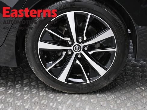 Used 2022 Nissan Maxima SV image 8