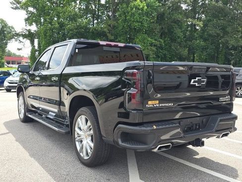 Used 2022 Chevrolet Silverado 1500 High Country w/ High Country Premium Package AWD/4WD image 3