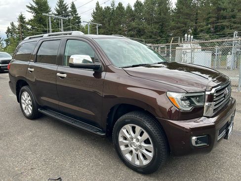 Used 2019 Toyota Sequoia Platinum AWD/4WD image 3