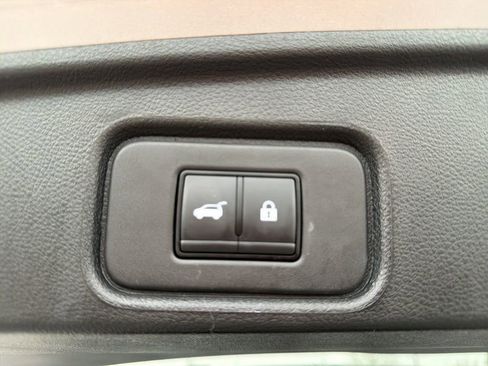 Used 2025 Nissan Pathfinder SV image 24