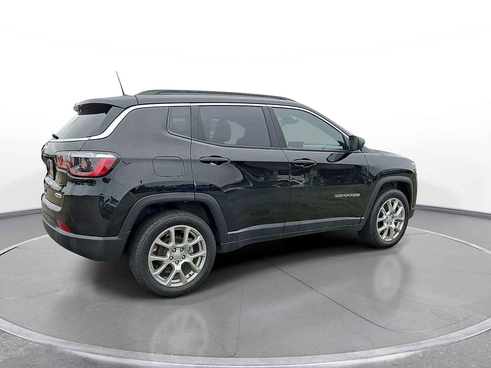 Used 2023 Jeep Compass Latitude AWD/4WD image 8