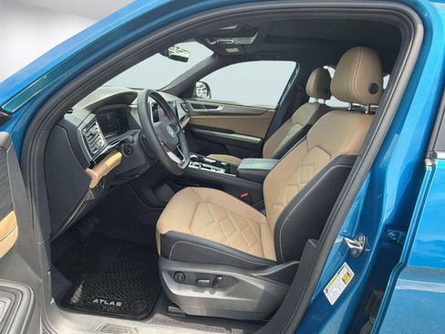 Certified 2024 Volkswagen Atlas Cross Sport SE AWD/4WD image 5