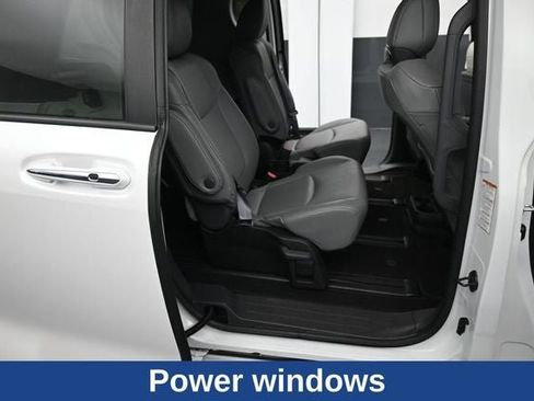 Used 2024 Toyota Sienna XLE FWD image 14