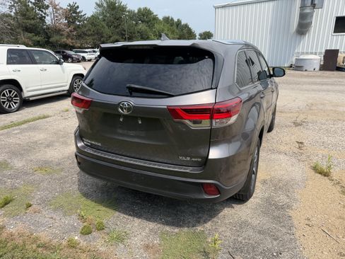 Used 2018 Toyota Highlander XLE AWD/4WD image 10