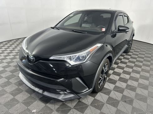 Used 2019 Toyota C-HR Limited FWD image 4