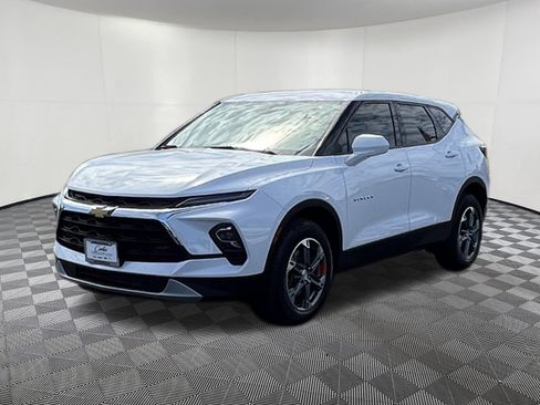 Used 2025 Chevrolet Blazer LT w/ Driver Confidence Package AWD/4WD image 3