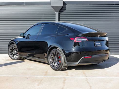 Used 2023 Tesla Model Y Performance image 3