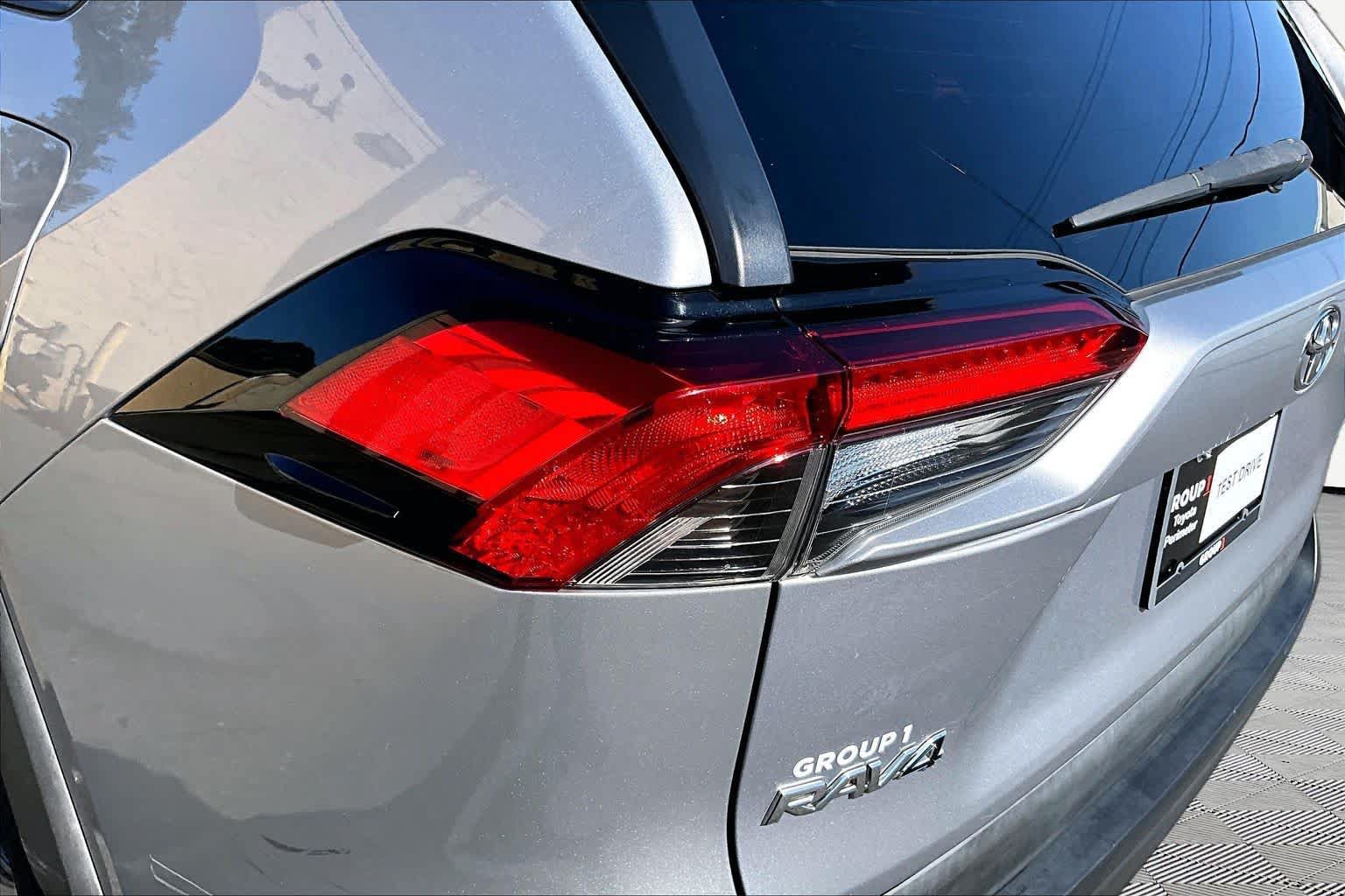 Used 2020 Toyota RAV4 LE FWD image 29