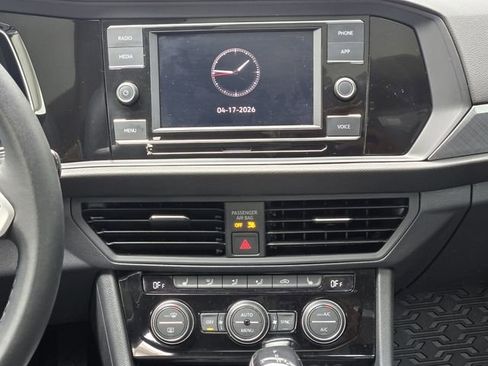 Certified 2024 Volkswagen Jetta SE FWD image 17
