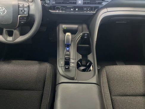 Used 2023 Toyota Crown AWD/4WD image 10