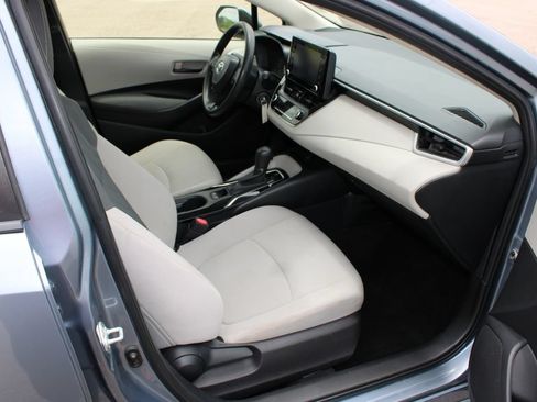 Used 2022 Toyota Corolla LE FWD image 6