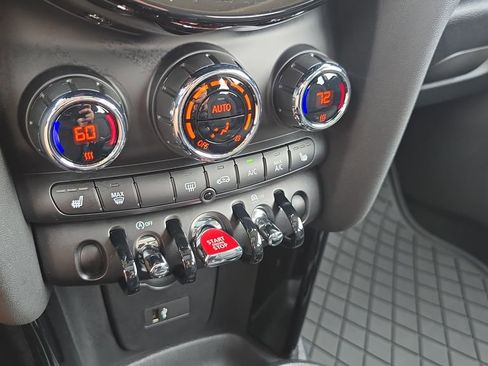 Used 2024 MINI Cooper 2-Door Hardtop FWD image 24