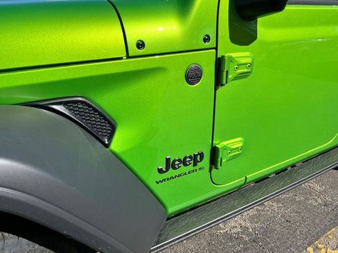 Used 2025 Jeep Wrangler Sport S image 5