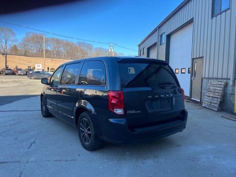 Used 2014 Dodge Grand Caravan SXT FWD image 2