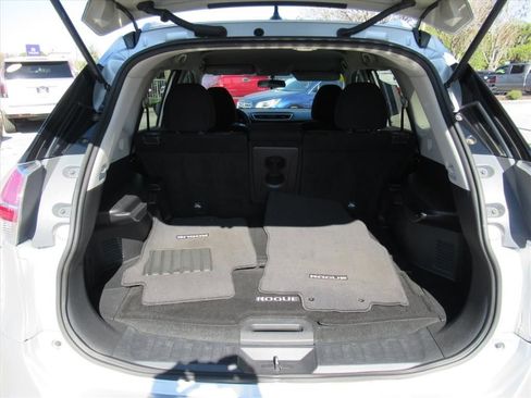 Used 2015 Nissan Rogue SV image 28