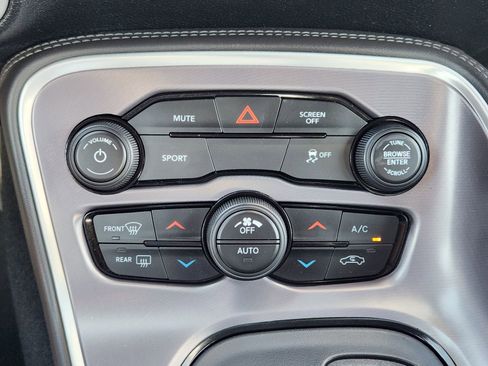 Used 2019 Dodge Challenger SXT image 23